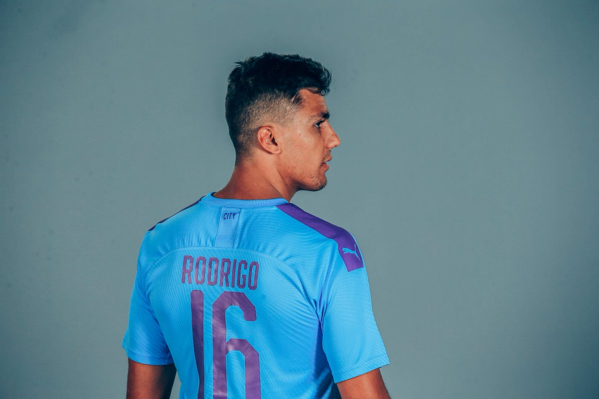 Man City chính thức giới thiệu bản hợp đồng kỷ lục của CLB
