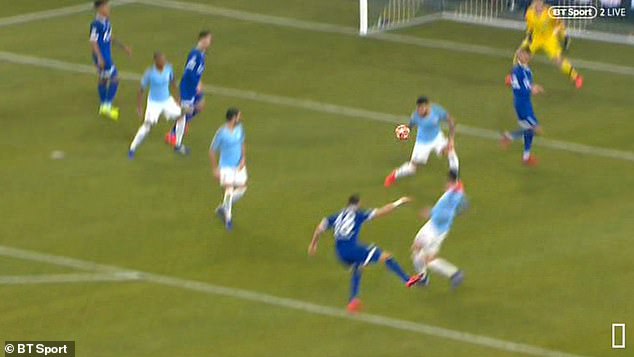 Trưởng ban Trọng tài UEFA nói gì về sự cố VAR ở trận Schalke – Man City?