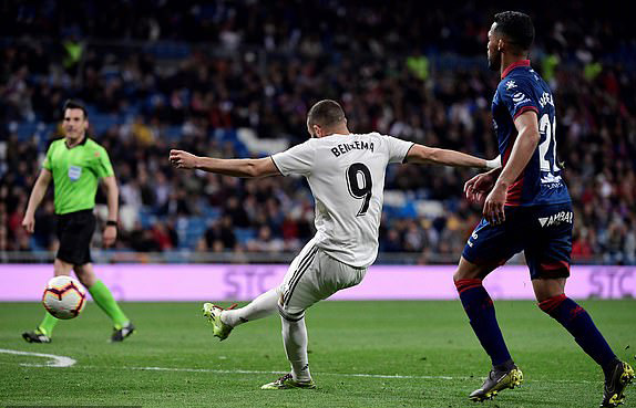 Con trai Zidane đá chính và 5 điểm nhấn ở trận thắng của Real Madrid trước Huesca Con trai Zidane đá chính và 5 điểm nhấn ở trận thắng của Real Madrid trước Huesca
