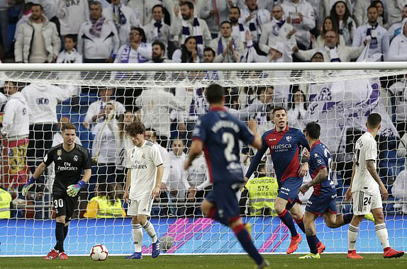 Con trai Zidane đá chính và 5 điểm nhấn ở trận thắng của Real Madrid trước Huesca Con trai Zidane đá chính và 5 điểm nhấn ở trận thắng của Real Madrid trước Huesca