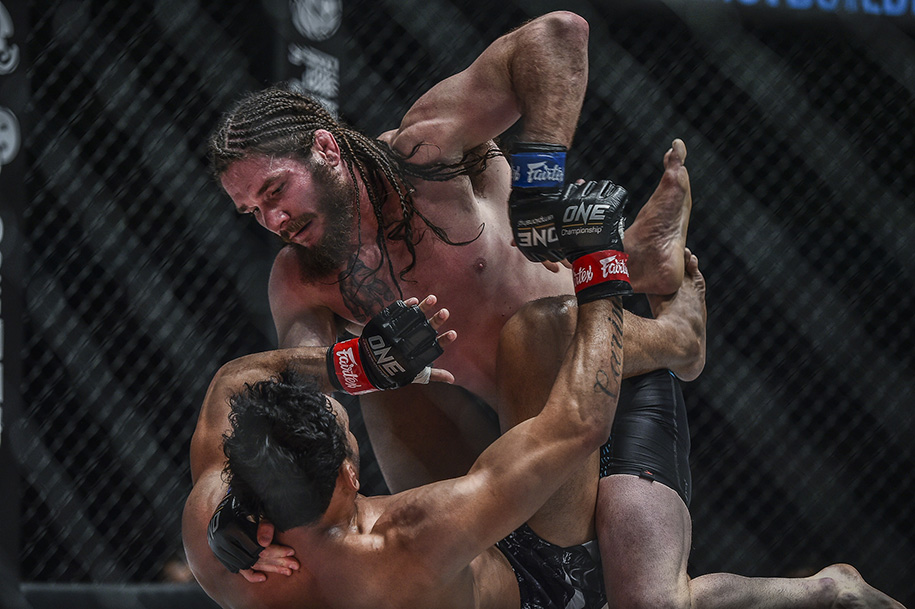 James Nakashima và trận thắng nhảm nhất lịch sử ONE Championship James Nakashima và trận thắng nhảm nhất lịch sử ONE Championship