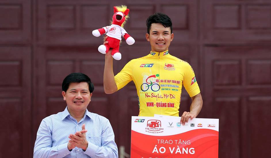 Các tay đua vượt nắng gió, chinh phục gần 200 km tại chặng 2 Cúp Truyền hình 2019