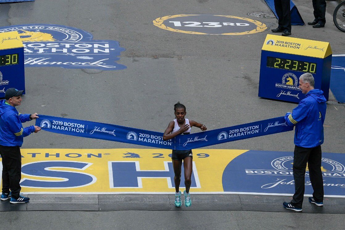 Boston Marathon 2019: Kawauchi chỉ về thứ 17, Cherono thắng sốc và lần đầu cho Degefa Boston Marathon 2019: Kawauchi chỉ về thứ 17, Cherono thắng sốc và lần đầu cho Degefa