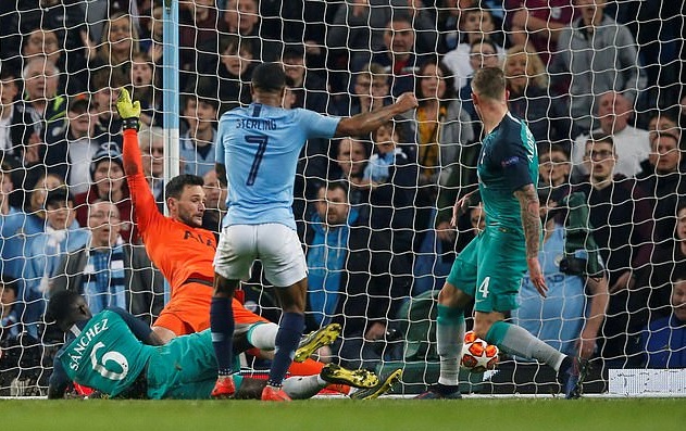 Cận cảnh 2 tình huống VAR khiến Man City bị loại cay đắng