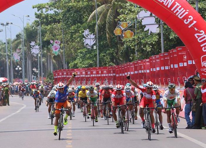“Vua nước rút” Lê Văn Duẩn lần đầu tiên thắng chặng tại Cúp Truyền hình 2019