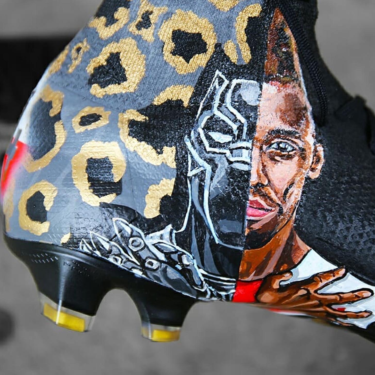 Tuyệt phẩm mẫu giày Mercurial Superfly làm thủ công “thửa” riêng cho Aubameyang Tuyệt phẩm mẫu giày Mercurial Superfly làm thủ công “thửa” riêng cho Aubameyang