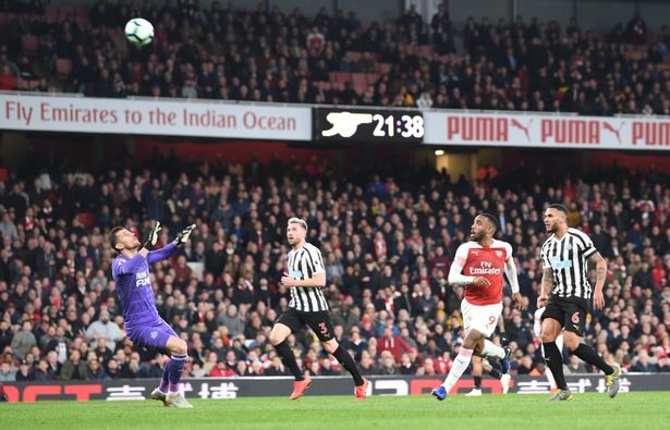 Lacazette tiết lộ Aubameyang đã giúp anh đá tốt hơn như thế nào?