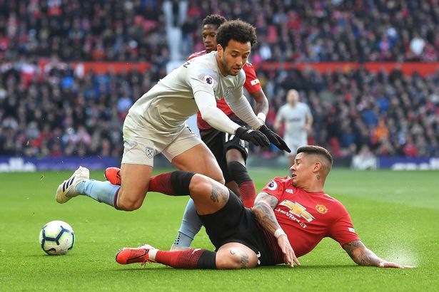 Luke Shaw tiết lộ cầu thủ MU hung hăng nhất trên sân tập Luke Shaw tiết lộ cầu thủ MU hung hăng nhất trên sân tập
