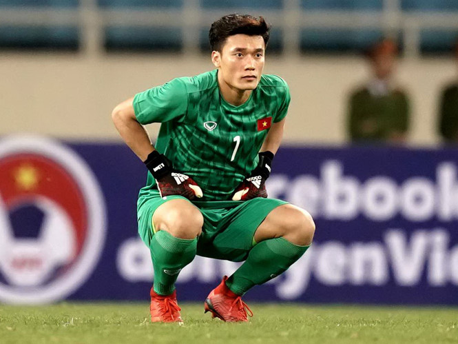 Báo động đỏ cho Bùi Tiến Dũng trong cuộc đua giành suất bắt chính tại SEA Games 30