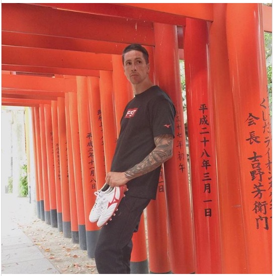 Mizuno tung ra mẫu giày Morelia Neo II F9T của tiền đạo Fernando Torres