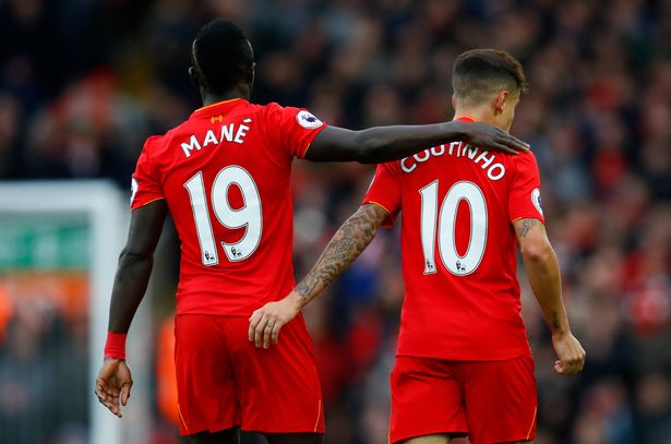 Tin bóng đá 1/5: Rio Ferdinand xin tư vấn từ đồng đội cũ trước khi trở lại MU