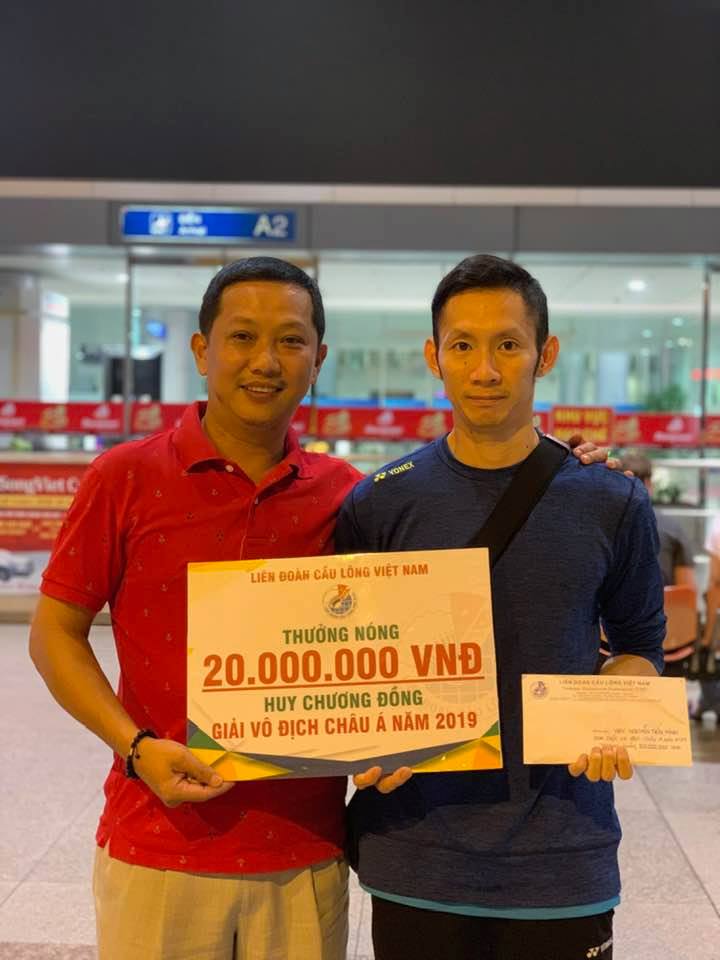 Nguyễn Tiến Minh được thưởng nóng, vợ chồng Nguyễn Ngọc Trường Sơn – Phạm Lê Thảo Nguyên dẫn đầu cờ nhanh giải toàn quốc