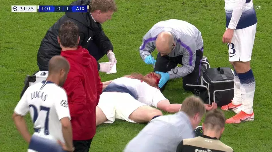 HLV Pochettino và Vertonghen phản ứng thế nào về chỉ trích Tottenham coi thường tính mạng cầu thủ?