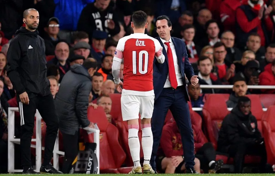 Tin chuyển nhượng sáng 11/5: Luiz gia hạn HĐ với Chelsea, Ozil cam kết gắn bó với Arsenal