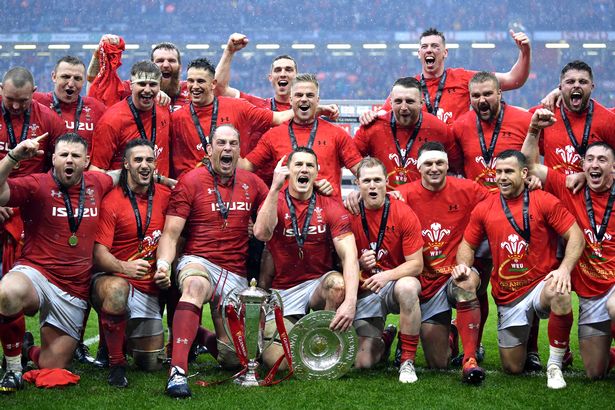 Những điềm báo kỳ lạ về việc Liverpool sẽ vô địch giải Ngoại hạng, Cúp C1, hoặc cả hai