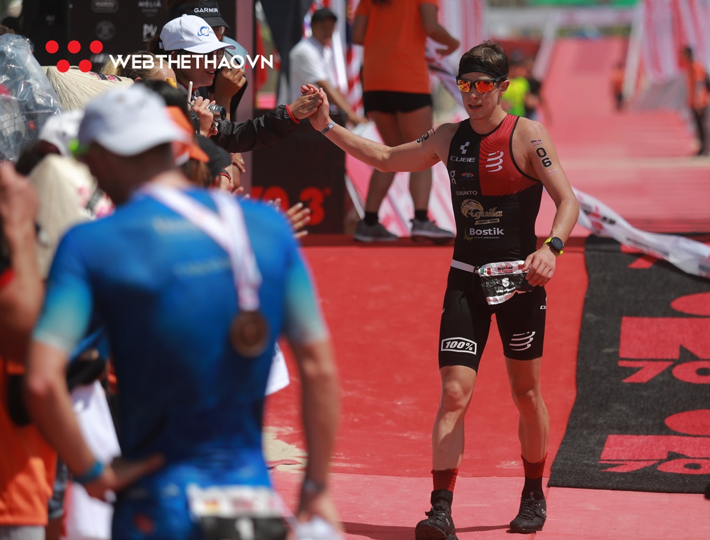 Nam thần Mauricio Mandez đốn tim người hâm mộ với hình ảnh cực ngầu ở IRONMAN 70.3 Vietnam 2019 Nam thần Mauricio Mandez đốn tim người hâm mộ với hình ảnh cực ngầu ở IRONMAN 70.3 Vietnam 2019