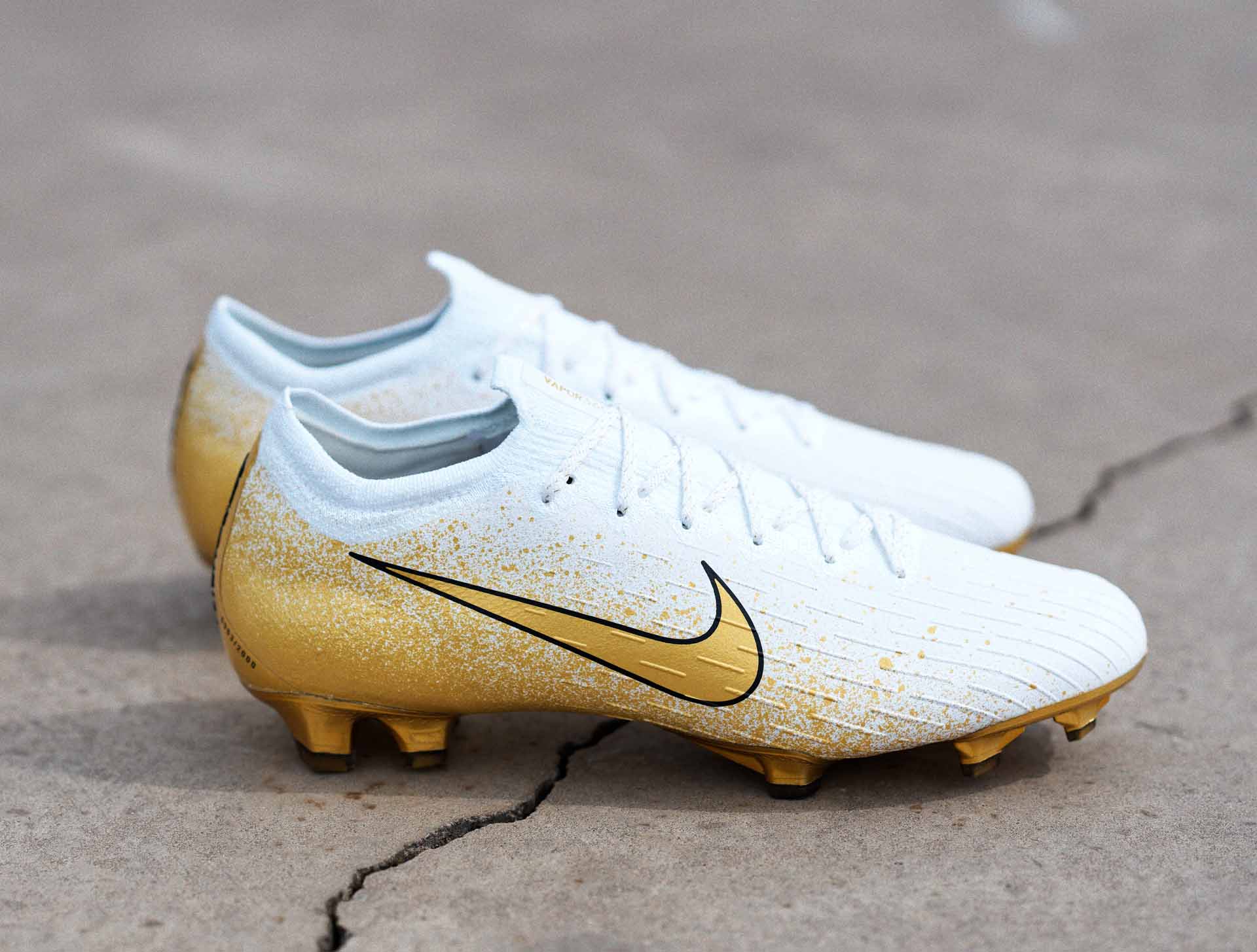 Nike ra mắt mẫu giày Euphoria Gold phiên bản giới hạn Nike ra mắt mẫu giày Euphoria Gold phiên bản giới hạn