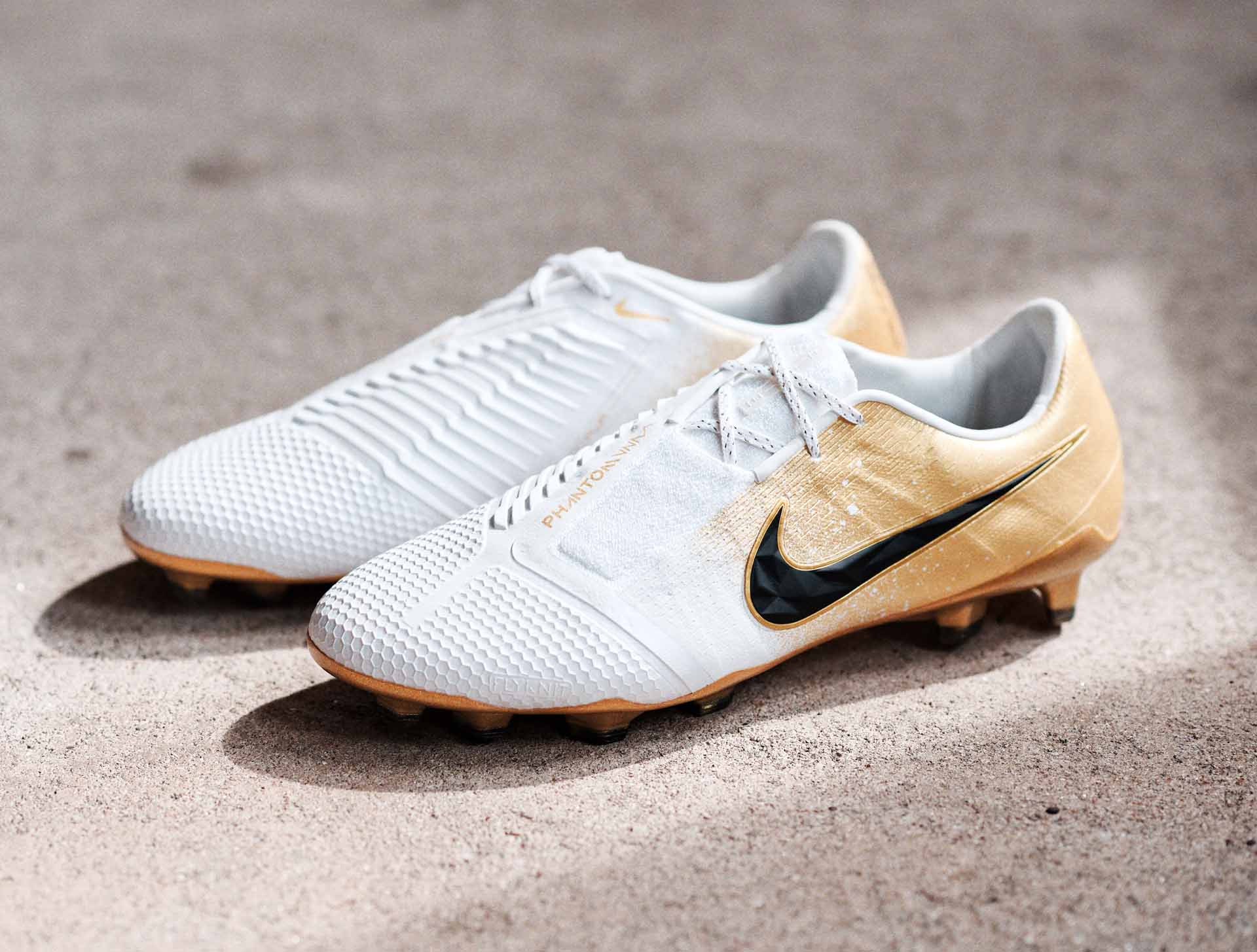 Nike ra mắt mẫu giày Euphoria Gold phiên bản giới hạn Nike ra mắt mẫu giày Euphoria Gold phiên bản giới hạn