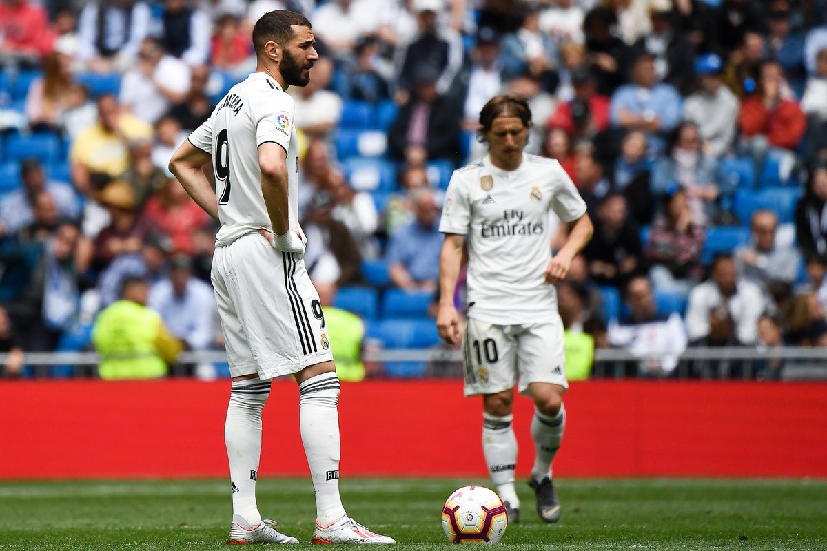 Barca bỏ xa Real Madrid với số điểm không tưởng, Messi san bằng kỷ lục