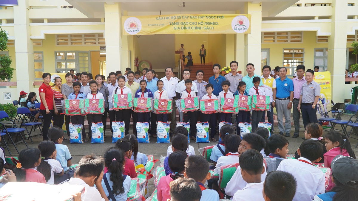 Các cua-rơ trẻ An Giang ghi điểm trong mắt người hâm mộ