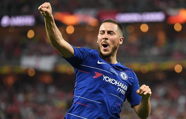 Hazard tiếp tục tạo hố sâu ngăn cách với Ozil giữa hai “số 10”