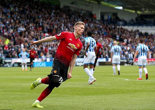 Kết quả Huddersfield vs MU (1-1): MU bị đội bét bảng cầm hòa