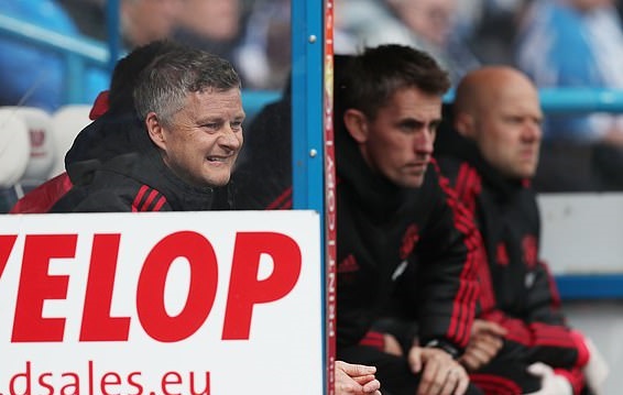 Kết quả Huddersfield vs MU (1-1): MU bị đội bét bảng cầm hòa