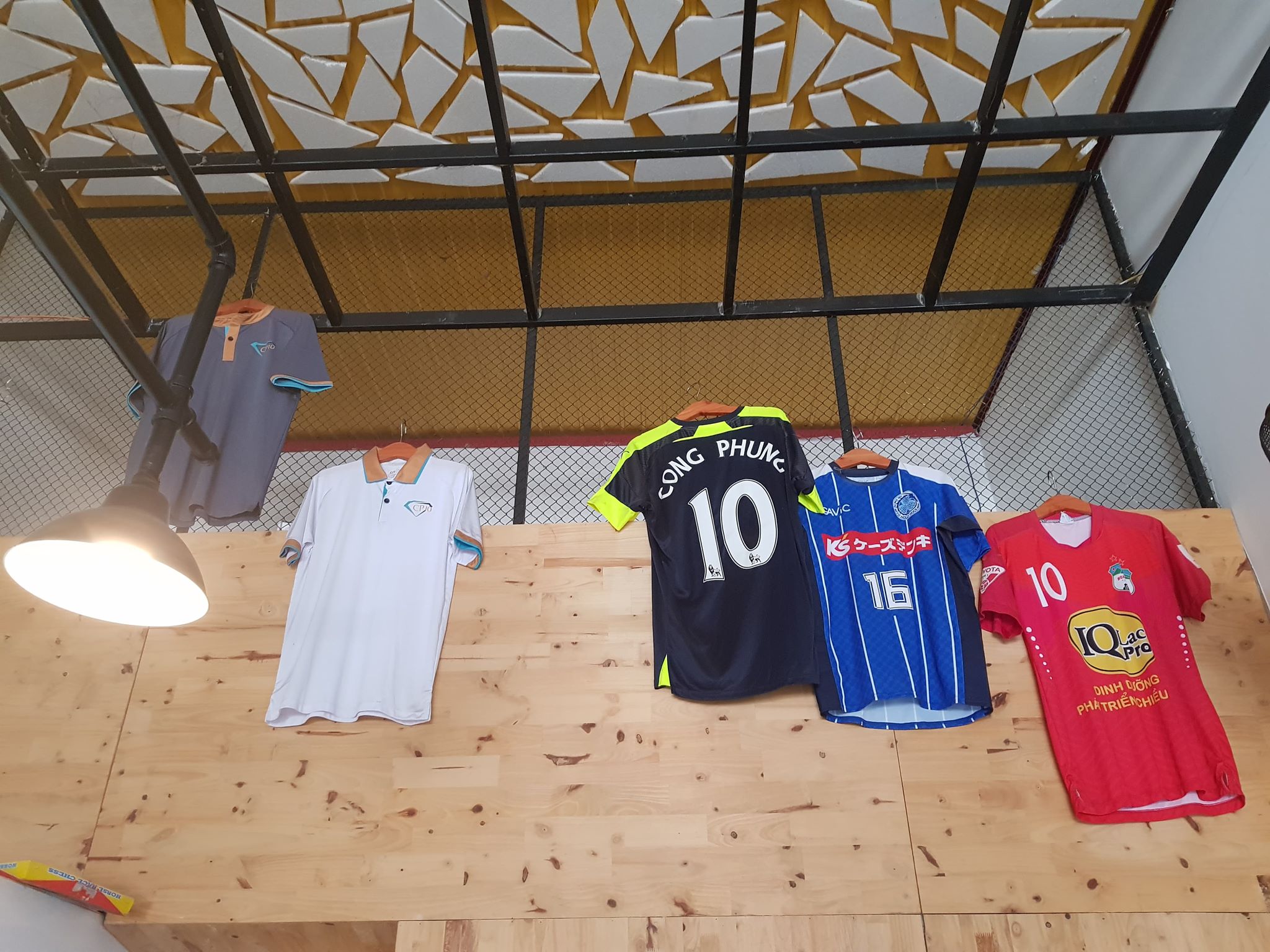 Các ngôi sao của HAGL đua nhau mở quán nhậu, bán mỹ phẩm để dưỡng già Các ngôi sao của HAGL đua nhau mở quán nhậu, bán mỹ phẩm để dưỡng già