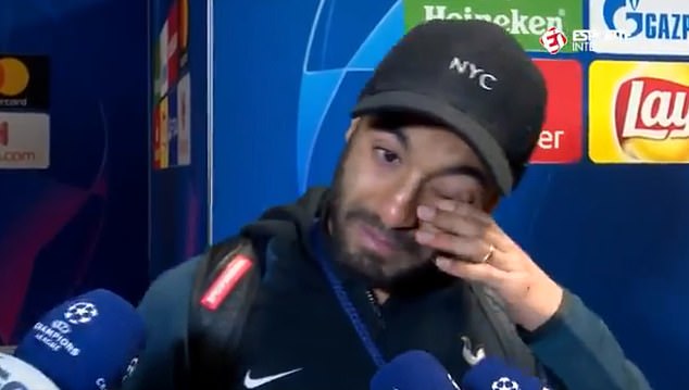 Người hùng Moura của Tottenham vừa trả lời phỏng vấn vừa khóc
