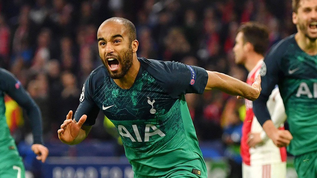 Người hùng Moura của Tottenham vừa trả lời phỏng vấn vừa khóc