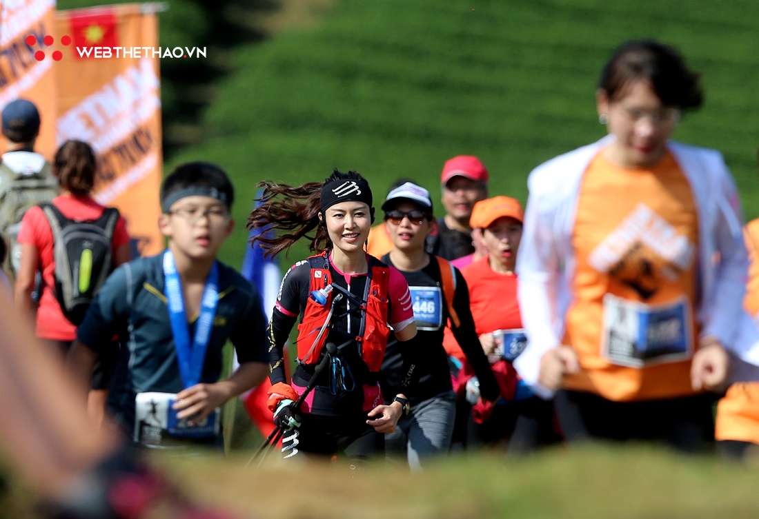 Hoa hậu Thu Thủy rạng ngời trên đường chạy Vietnam Trail Marathon 2019