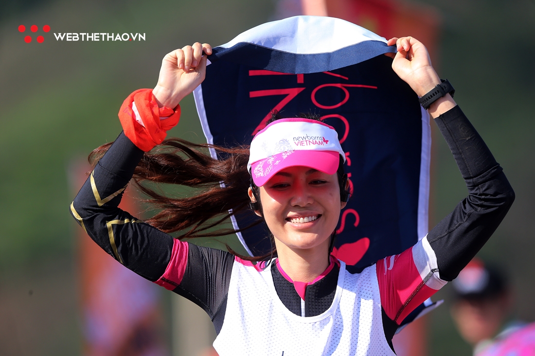 Hoa hậu Thu Thủy rạng ngời trên đường chạy Vietnam Trail Marathon 2019