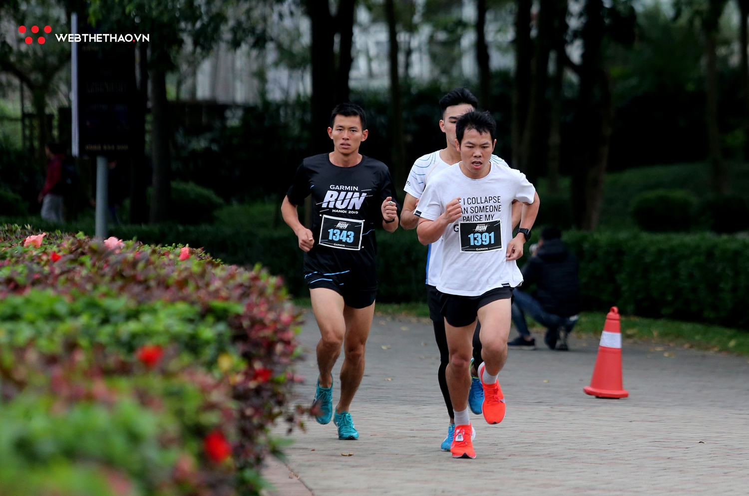 Hàng trăm runner sải bước tại Garmin Run Hanoi 2019 dưới cái lạnh 15 độ