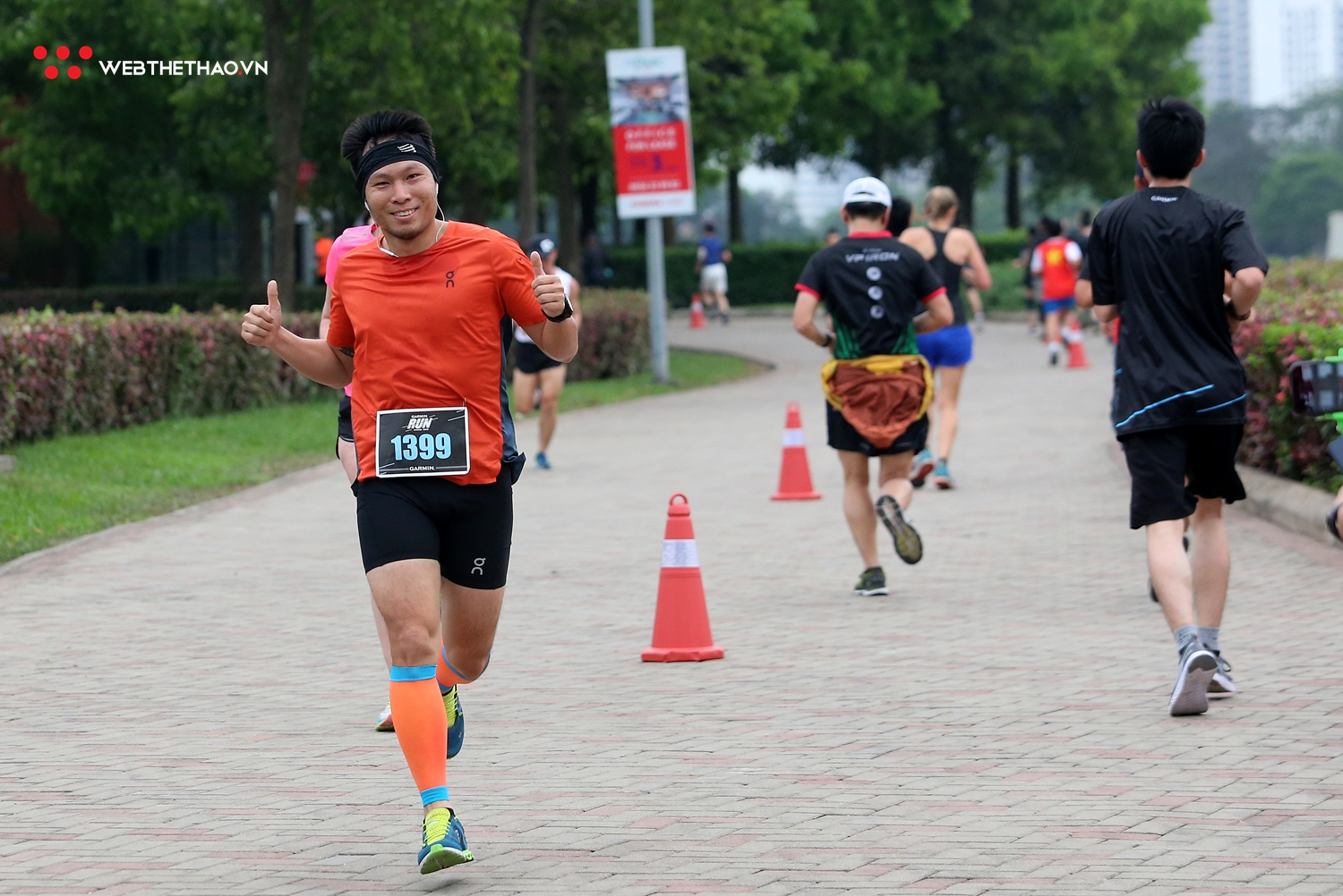 Hàng trăm runner sải bước tại Garmin Run Hanoi 2019 dưới cái lạnh 15 độ