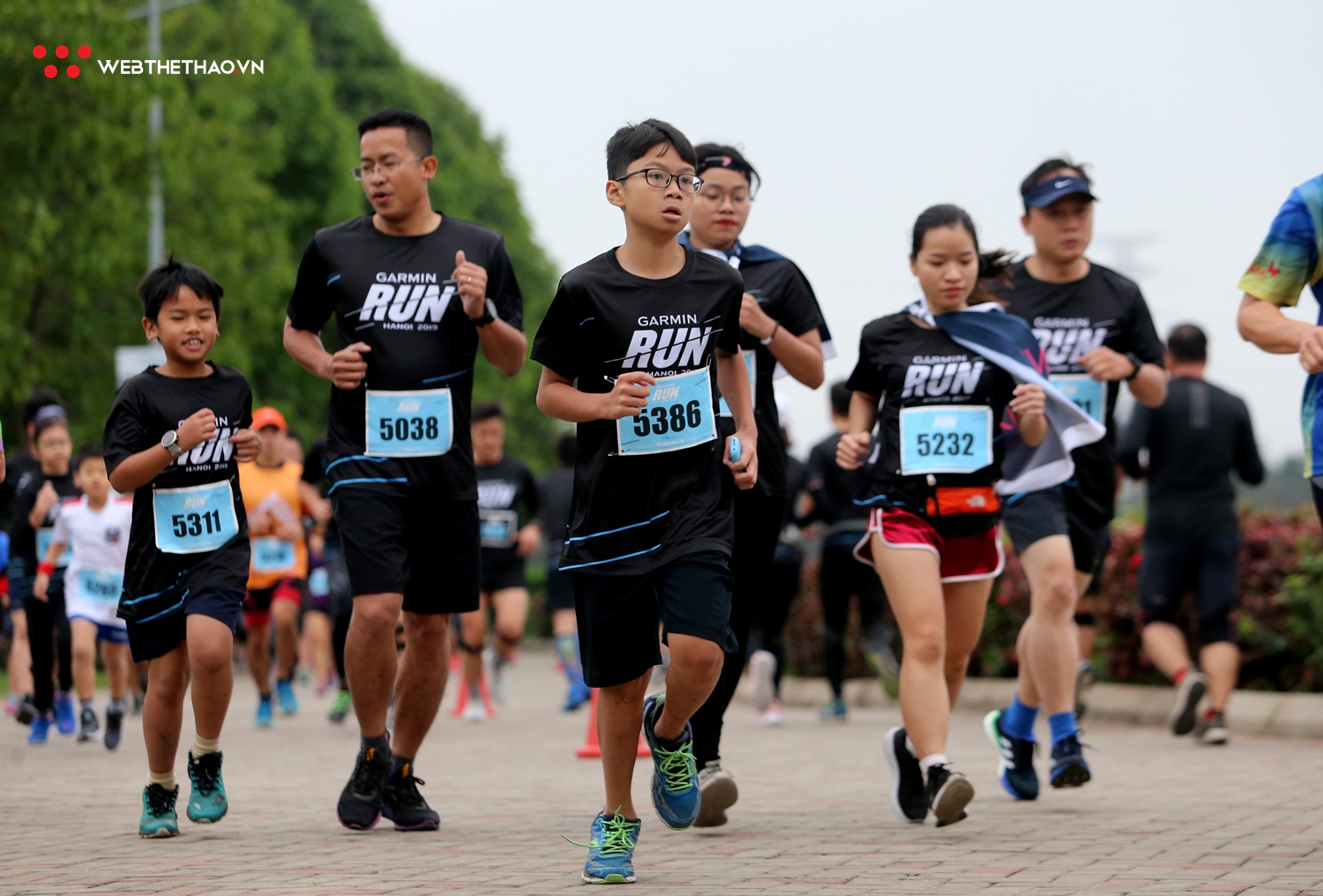 Hàng trăm runner sải bước tại Garmin Run Hanoi 2019 dưới cái lạnh 15 độ