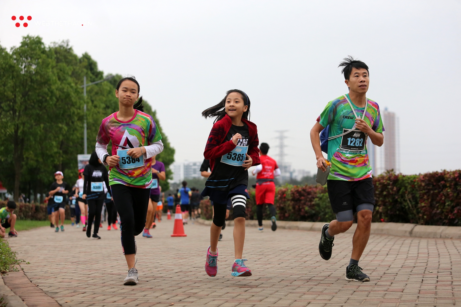 Hàng trăm runner sải bước tại Garmin Run Hanoi 2019 dưới cái lạnh 15 độ