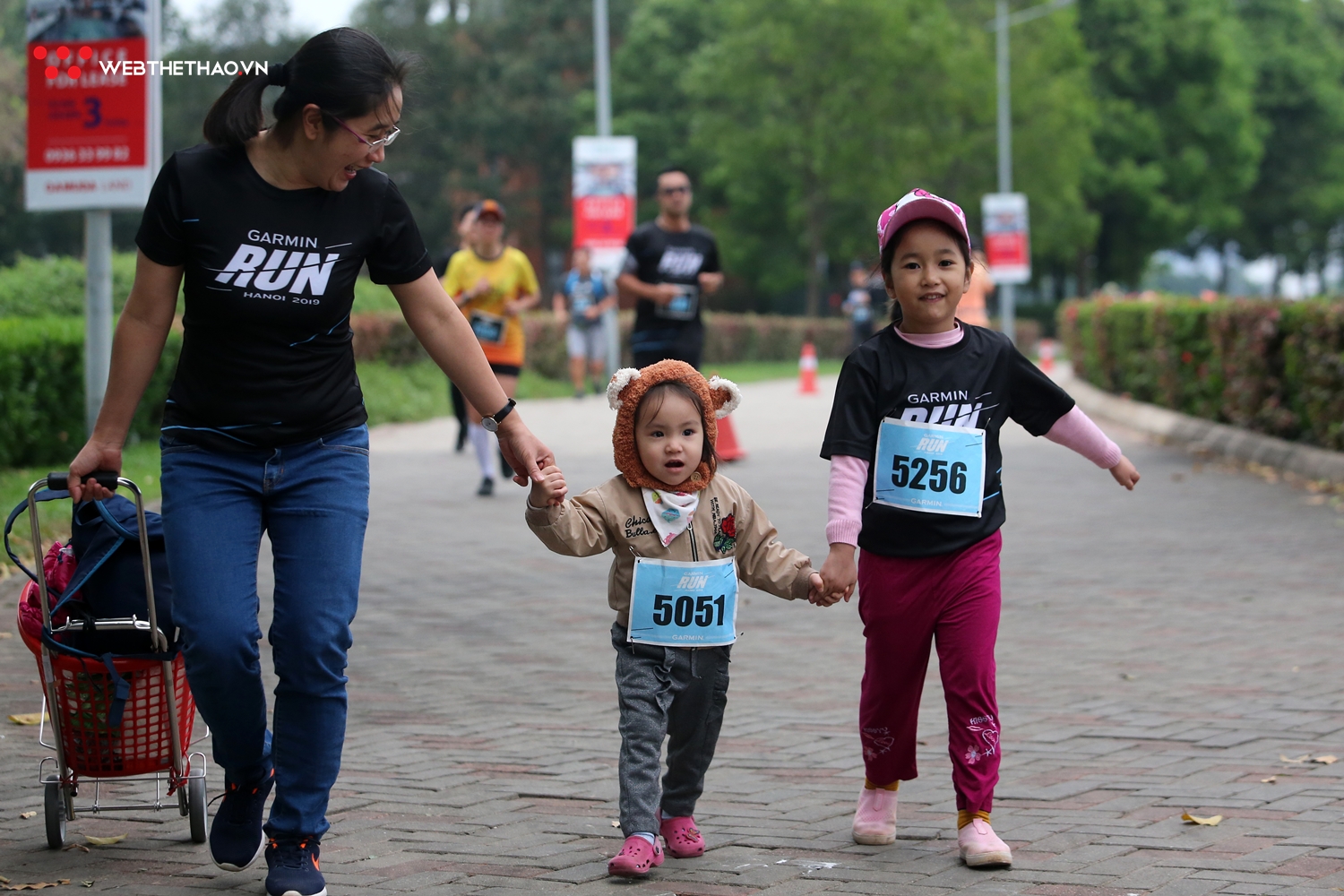 Hàng trăm runner sải bước tại Garmin Run Hanoi 2019 dưới cái lạnh 15 độ