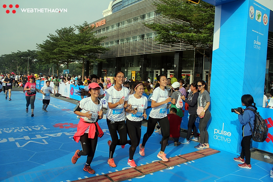 Lê Tú Chinh và dàn sao điền kinh TPHCM mướt mồ hôi chạy 5km HCMC Marathon 2019