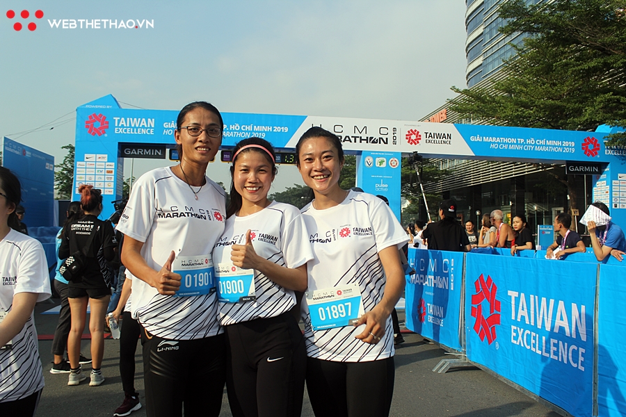 Lê Tú Chinh và dàn sao điền kinh TPHCM mướt mồ hôi chạy 5km HCMC Marathon 2019