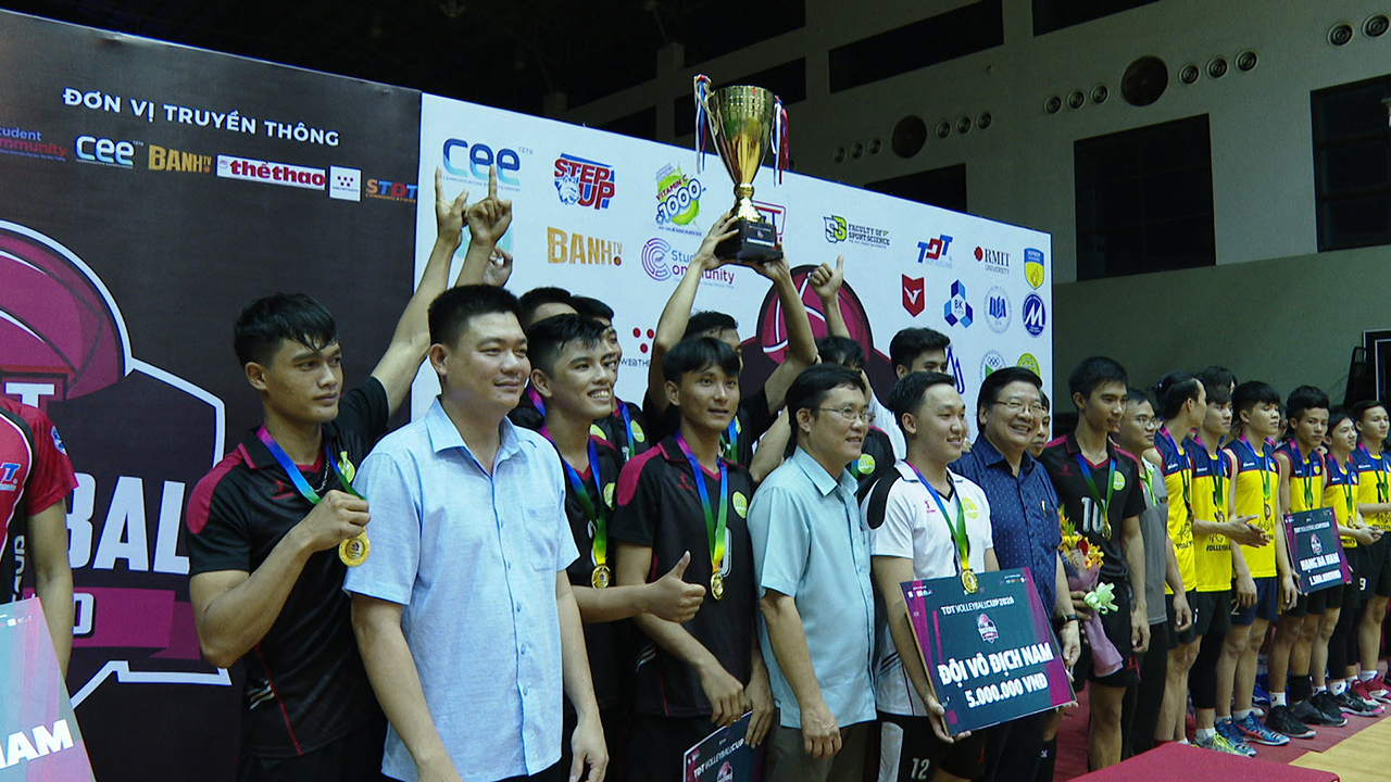 TDT Volleyball Cup 2020 kết thúc "siêu mãn nhãn" trước hàng trăm khán giả