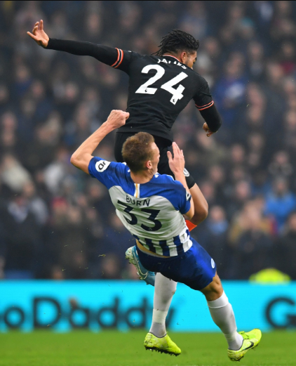 CĐV Chelsea phát cuồng vì “quái thú” Reece James khiến đối thủ trật khớp vai CĐV Chelsea phát cuồng vì “quái thú” Reece James khiến đối thủ trật khớp vai