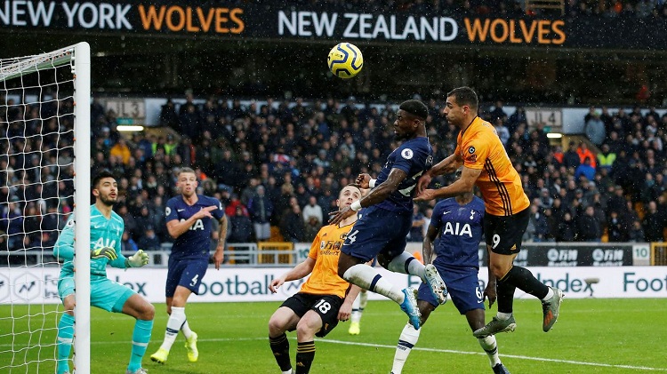 HLV Mourinho tiết lộ lý do kỳ lạ khiến hậu vệ Tottenham chơi không tốt