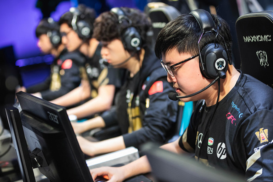 Uzi "comeback" trong danh sách đăng ký của RNG
