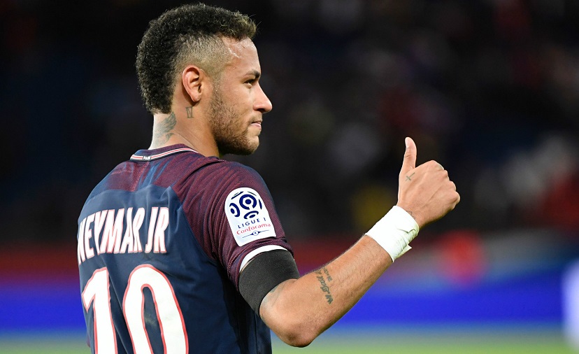Ronaldo và Messi kiếm hơn 1 tỷ bảng trong 1 thập kỷ qua