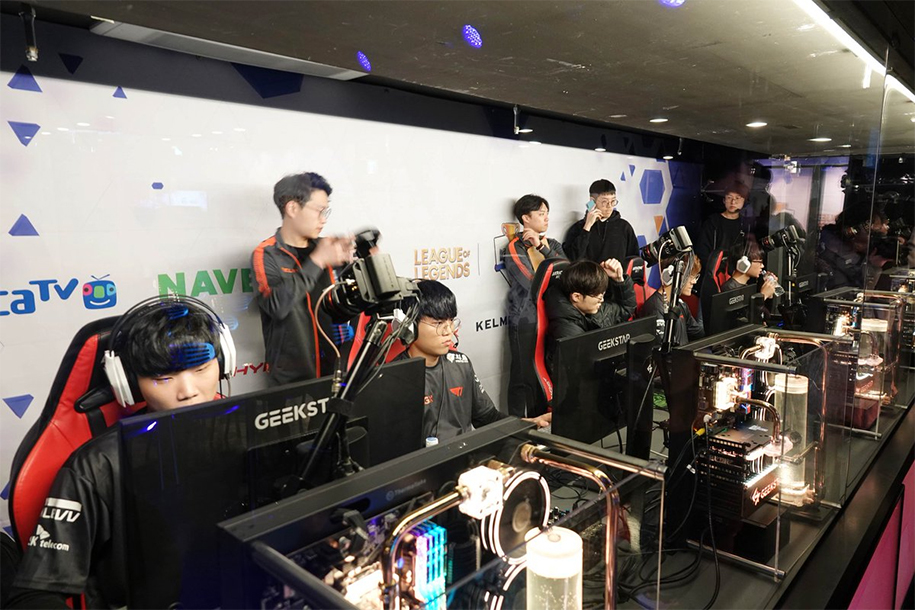 T1 Faker: Try hard gấp bội khi phải đấu với Clid