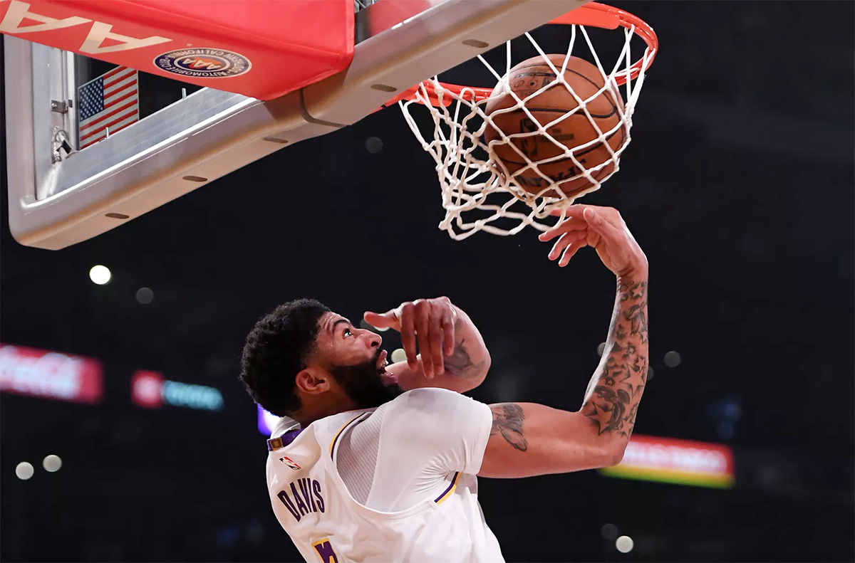 LA Lakers mở đầu năm 2020 bằng màn "chết hụt" trước Phoenix Suns