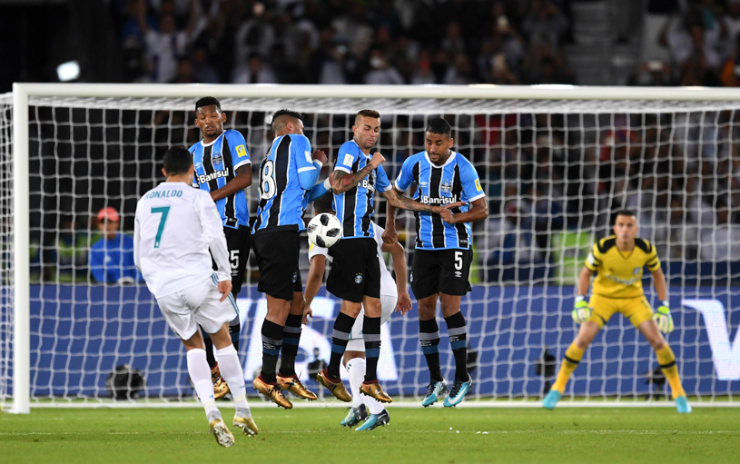 Ronaldo trải qua bao nhiêu ngày không ghi bàn từ đá phạt trực tiếp? Ronaldo trải qua bao nhiêu ngày không ghi bàn từ đá phạt trực tiếp?