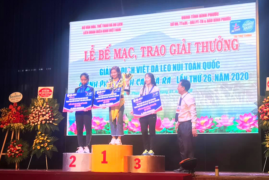 Nguyễn Thị Oanh có danh hiệu mới, “sao marathon SEA Games” Bình Phước vô đối ở việt dã leo núi toàn quốc Nguyễn Thị Oanh có danh hiệu mới, “sao marathon SEA Games” Bình Phước vô đối ở việt dã leo núi toàn quốc