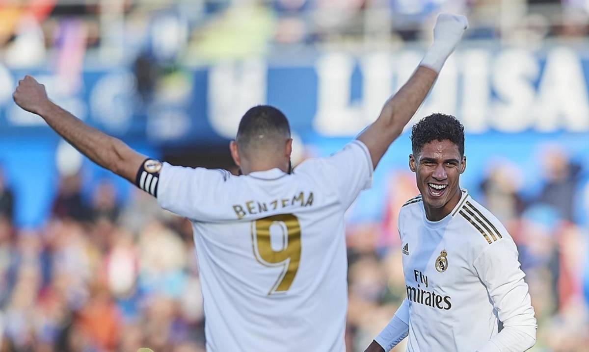 Bảng xếp hạng La Liga vòng 19: Real Madrid đuổi kịp Barca
