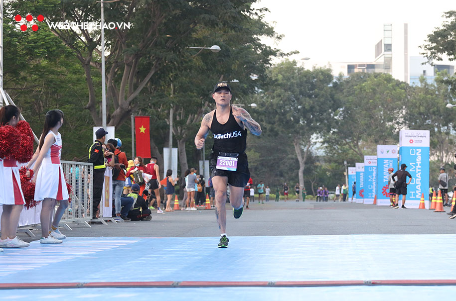 Nhà vô địch Boxing Trương Đình Hoàng lần đầu thử sức chạy dài tại HCMC Marathon 2020